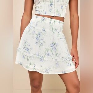 Lulus Large Springtime Sentiments White Floral Swiss Dot Ruffled‎ Mini Skirt
